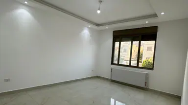 شقة - قرب مسجد عمر بن الخطاب - 87000 دأ