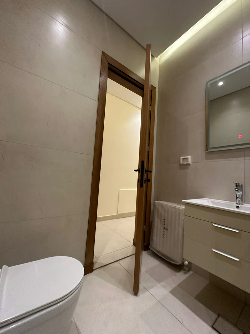 شقة في قرب اشارات حي الصحابه - 118,000 دأ - صورة 1