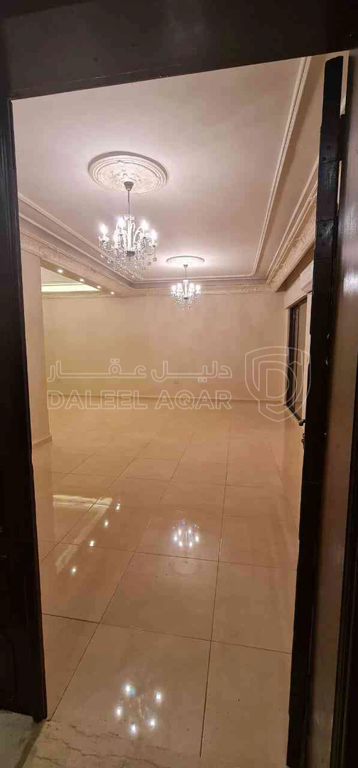 شقة في شارع المحمدية تلاع العلي  - 300,000 دأ - صورة 1