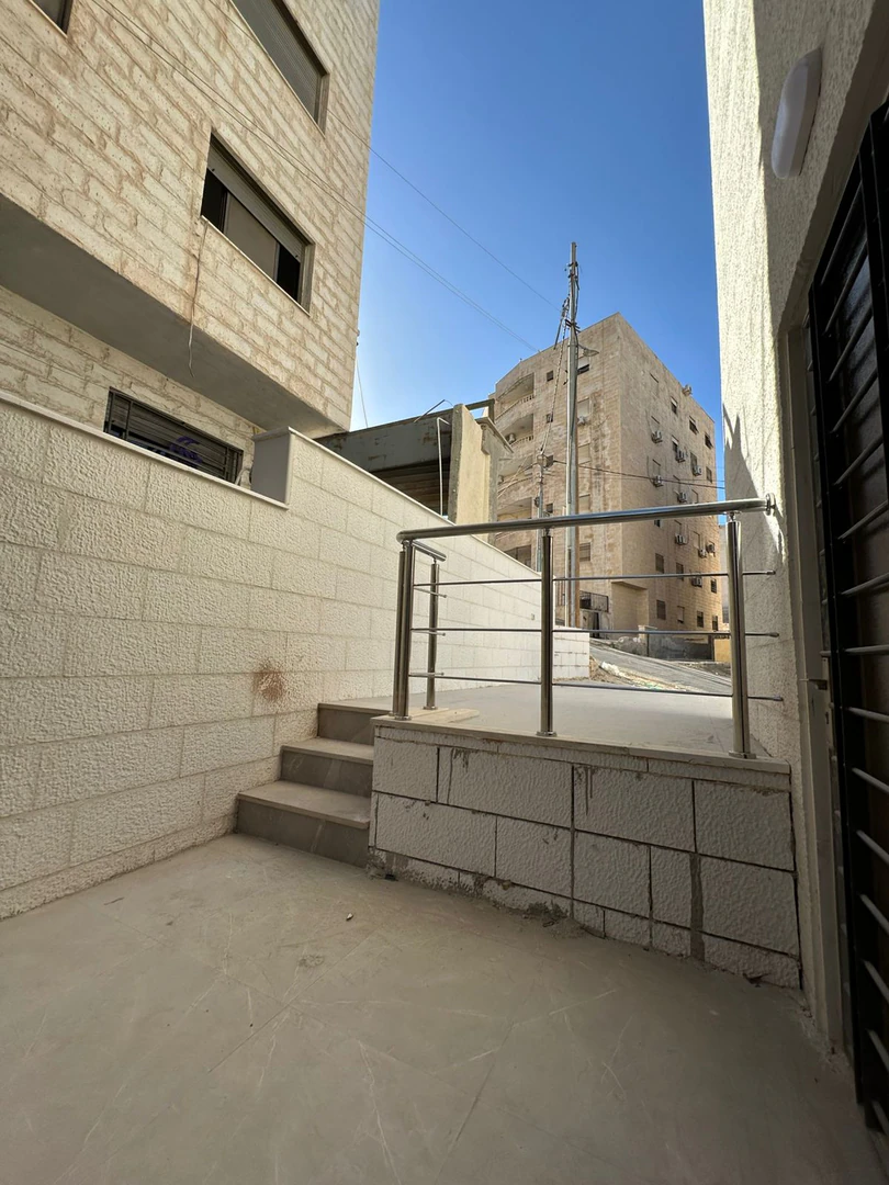 شقة في عمان _ جحره الجنوبي - 63,000 دأ - صورة 1
