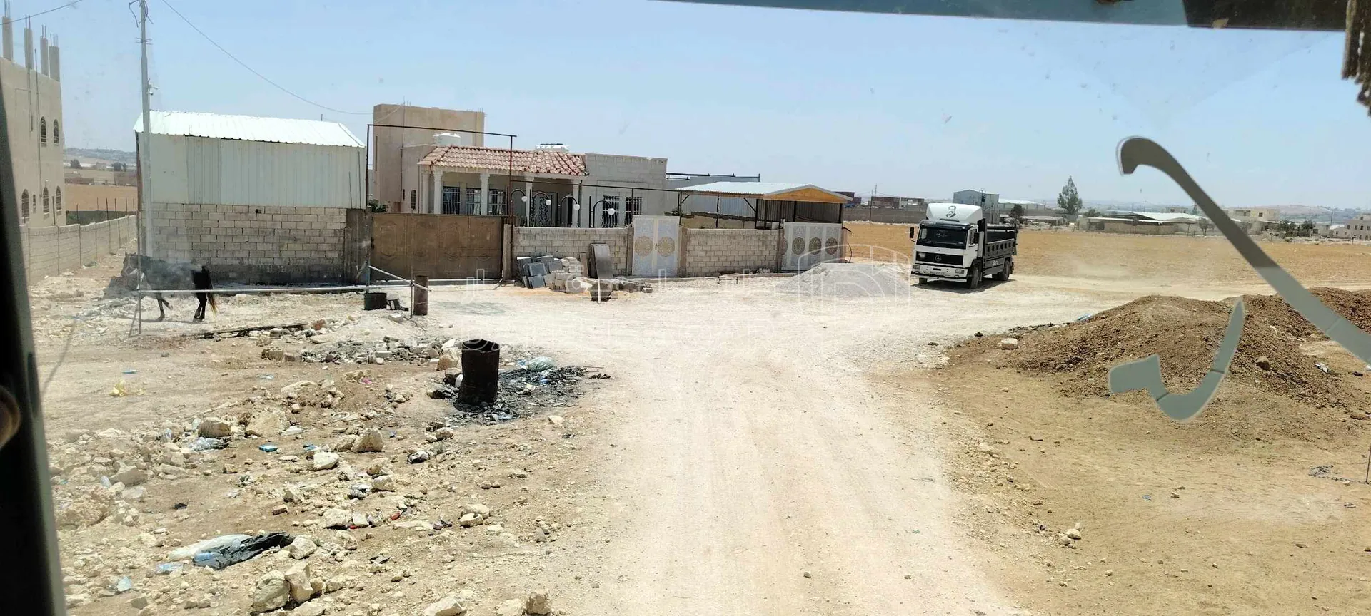 مبنى في الموقر الزميلات  - 100,000 دأ - صورة 1