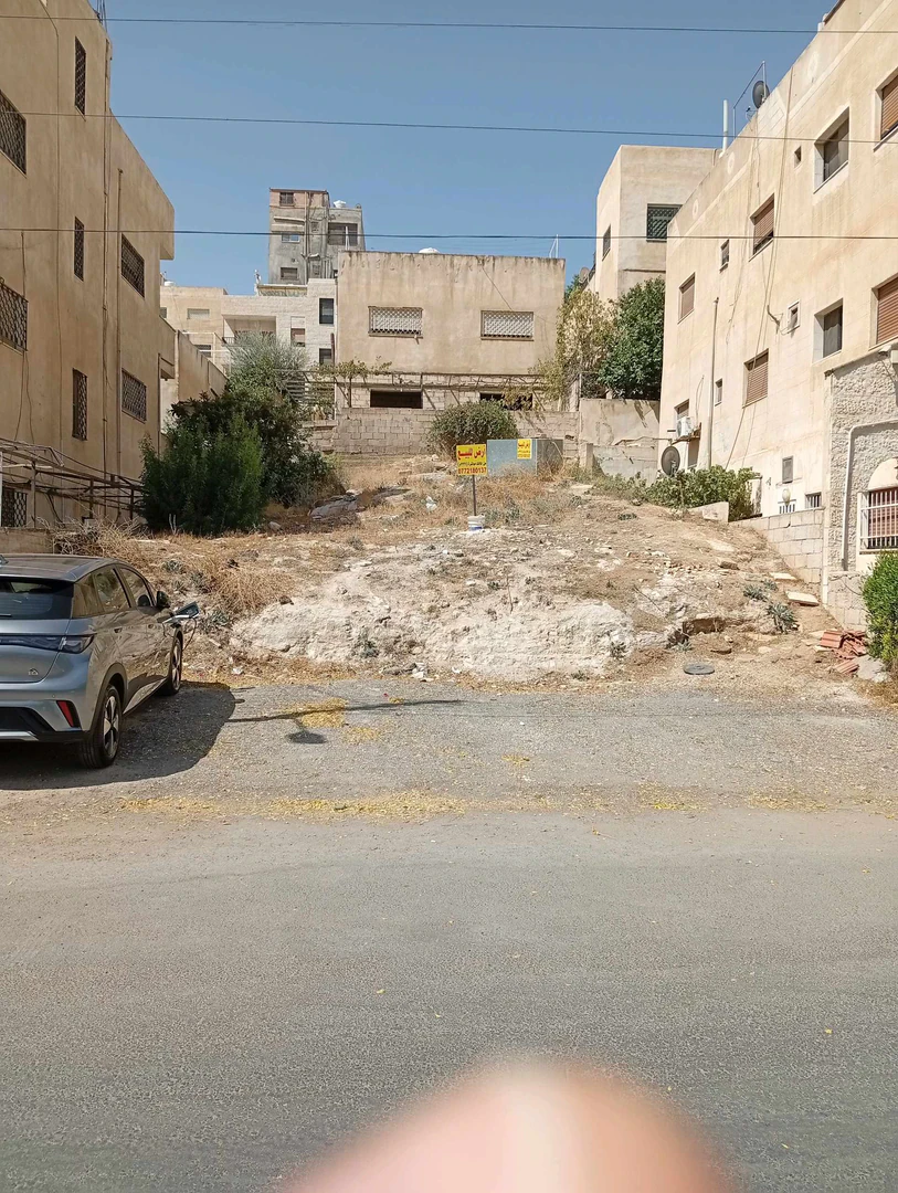 أرض في عمان ابونصير شارع الطاقة المتجددة - 72,000 دأ - صورة 1
