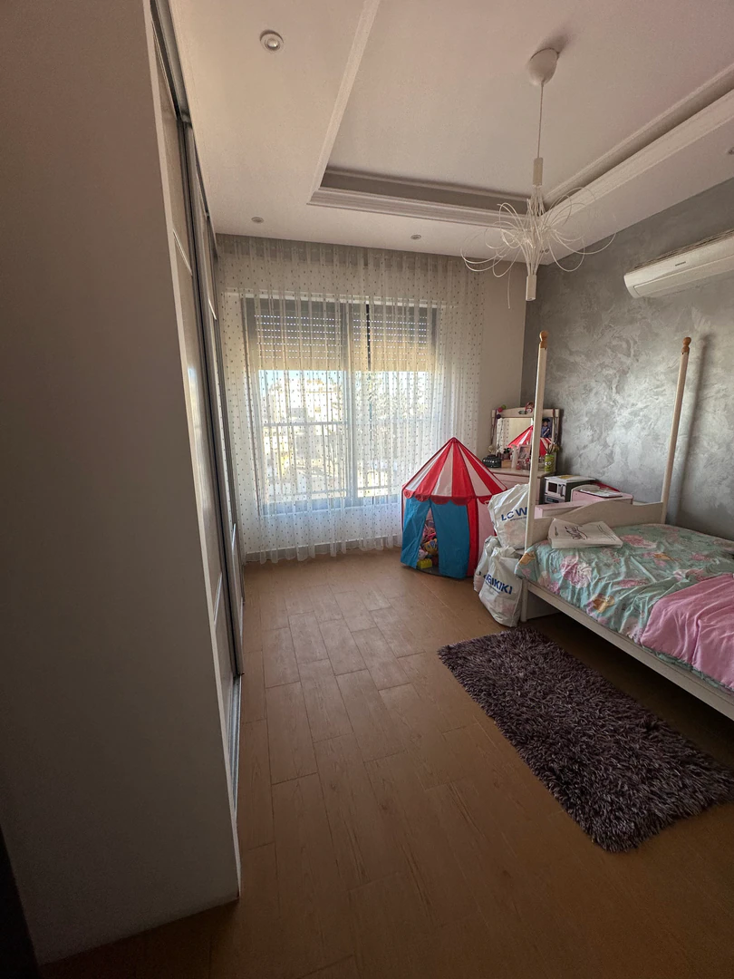شقة في عمان- ام السماق- شارع العامرة - 325,000 دأ - صورة 1