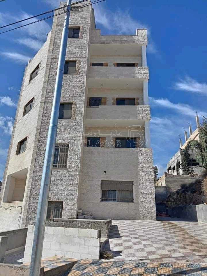مبنى في الزرقاء ضاحية هيا شمال شرق مدارس و رياض الحكماء - 115,000 دأ - صورة 1