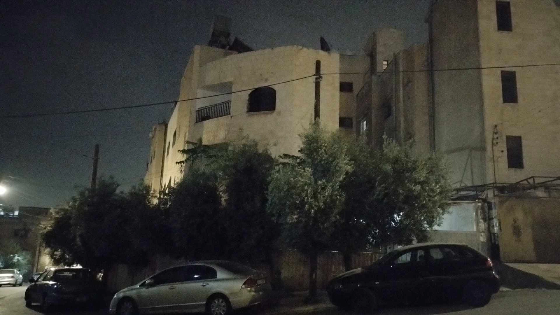 مبنى في ماركا الشماليه حي المزارع ت 0796198119 - 80,000 دأ - صورة 1