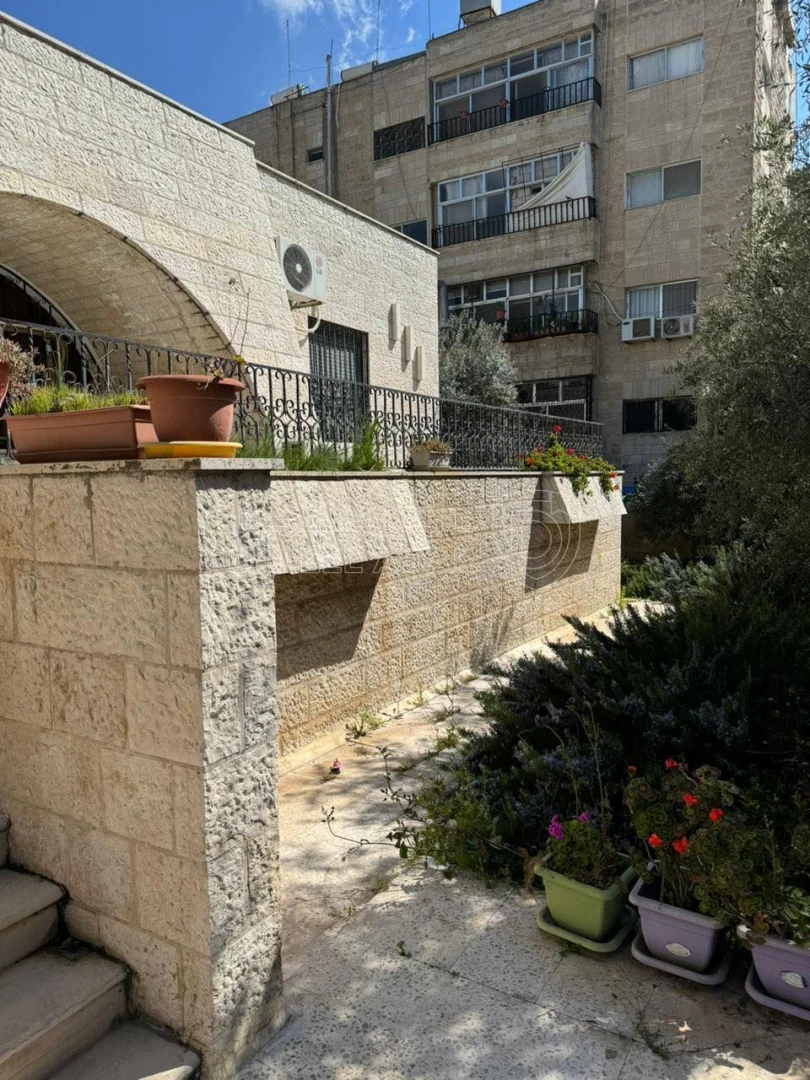 مبنى في اربد - قرب مجمع عمان الجديد وسوبر ماركت MK - 280,000 دأ - صورة 1