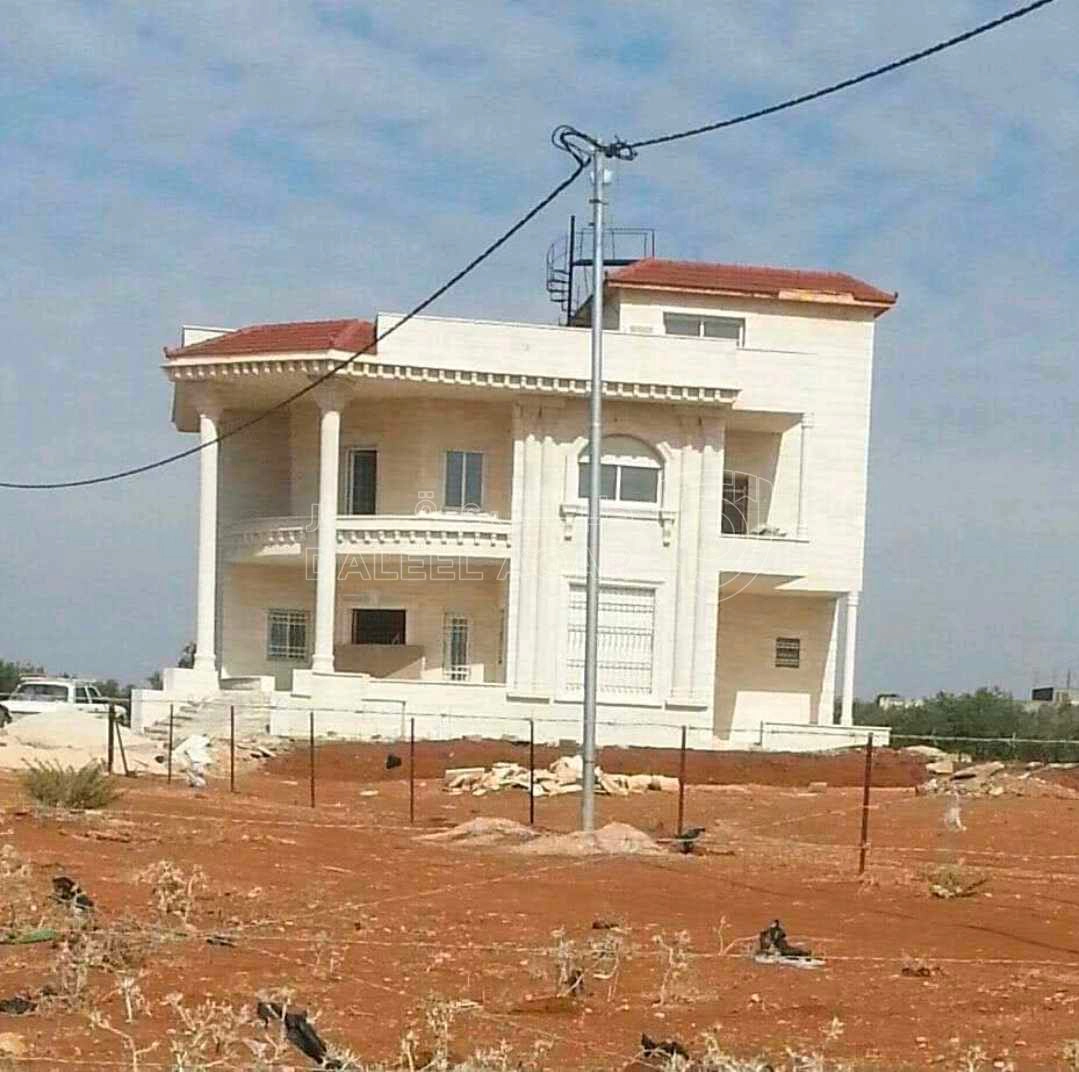فيلا/منزل في الرمثا الحي الشمالي قرب مسجد ابو ايوب الانصاري  - 200,000 دأ - صورة 1