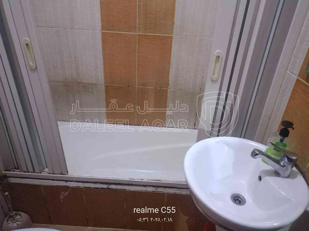 شقة في مقابل البوابة الشمالية للجامعة الاردنية  - 50,000 دأ - صورة 1