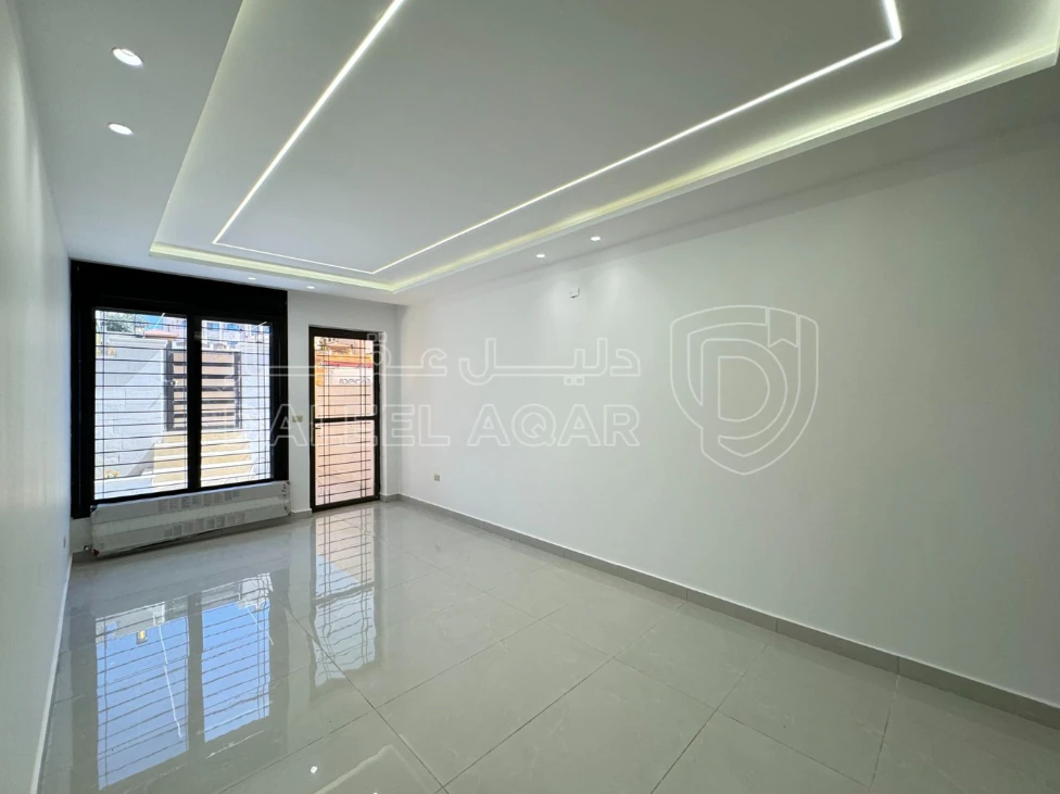 شقة في مقابل جامعة البتراء، قرب مديرية الأمن العام - 91,000 دأ - صورة 1