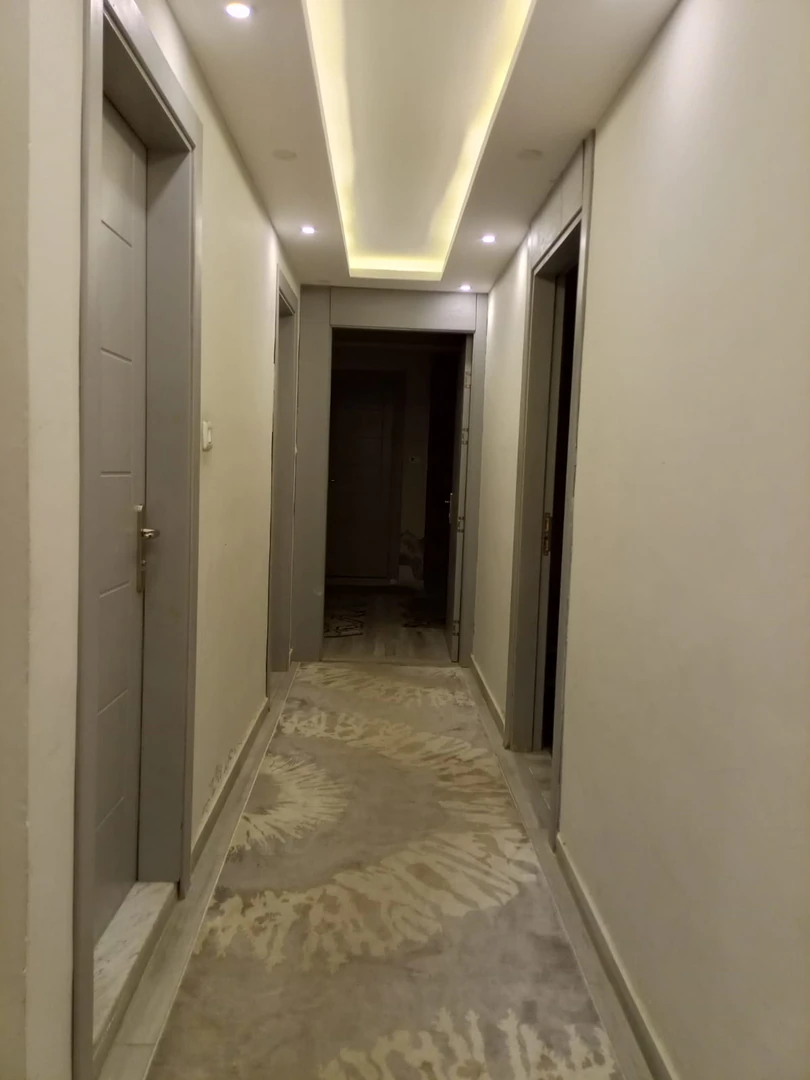 شقة في عمان طريق المطار ضاحية النخيل  - 180,000 دأ - صورة 1