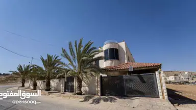 فيلا/منزل - شفا بدران حي المروج شارع عفان بن مسلم - 450000 دأ