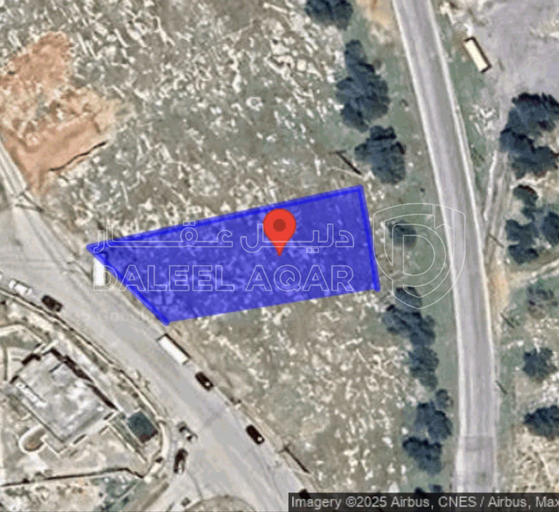 أرض في جرش بجانب مبنى محافظة جرش - 88,000 دأ - صورة 1