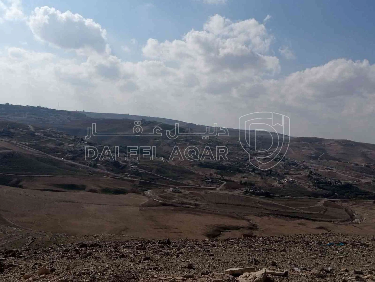 أرض في ارض للبيع شارع ال 100 مقابل كازيه شريم الجديدة وبلقرب من جمرك عمان الجديد وتتبع لشرق عمان خدمات امانه عمان الكبرى واصل كهرباء وبناء شوارع زفته لعند المشروع بلقرب من المدرسة - 15,000 دأ - صورة 1