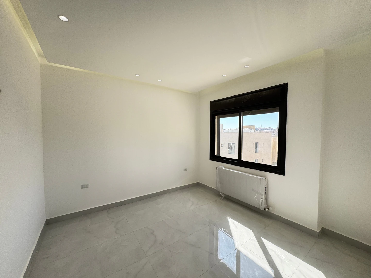 شقة في البنيات طريق المطار - 85,000 دأ - صورة 1