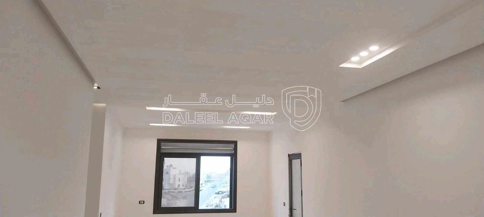 شقة في بالقرب من  مركز امن صويلح  - 110,000 دأ - صورة 1
