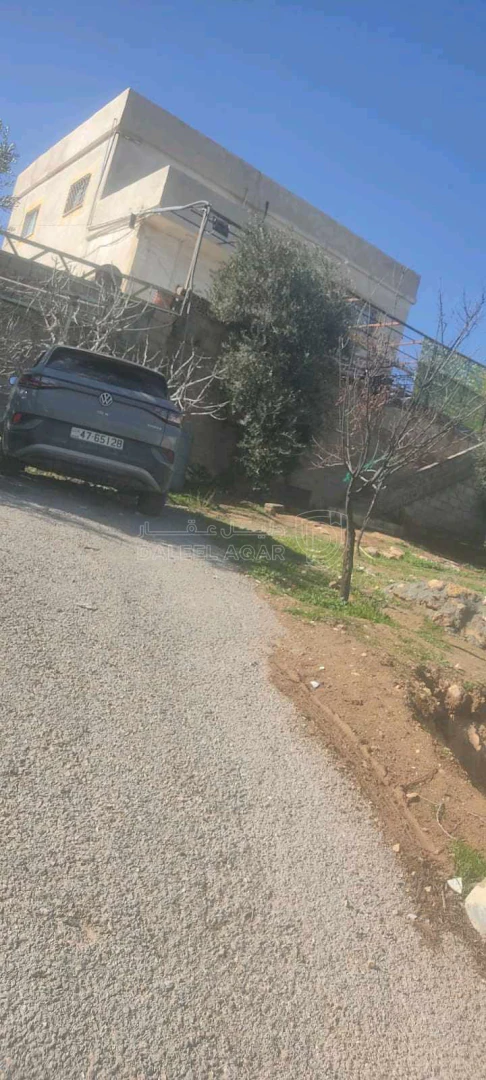 أرض في قطعة أرض مع منزل طابقين بسعر مغري جدا  - 70,000 دأ - صورة 1