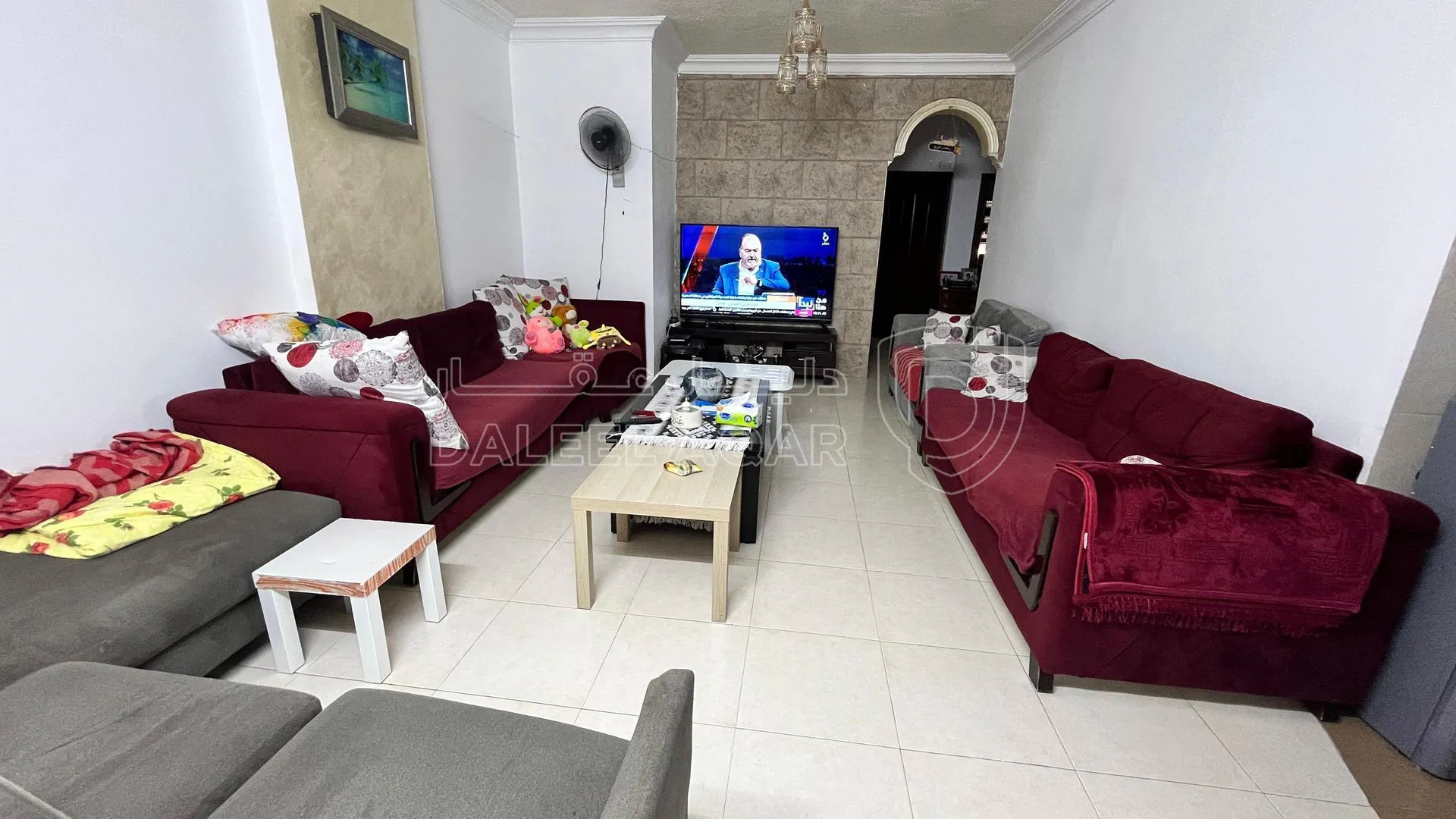 شقة في 🏡 للبيع – شقة بإطلالة ساحرة على وادي الشجرة ومنطقة الدبابنة / السلط – إسكان المهندسين - 65,000 دأ - صورة 1