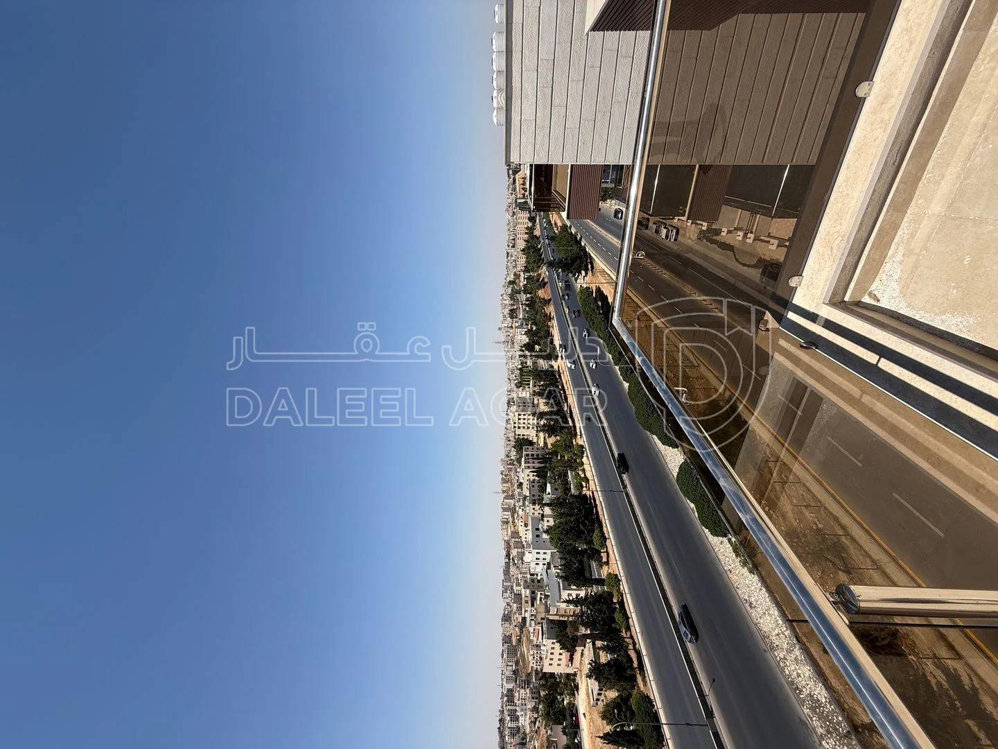 شقة في طريق المطار - شارع الخدمات  - 225,000 دأ - صورة 1