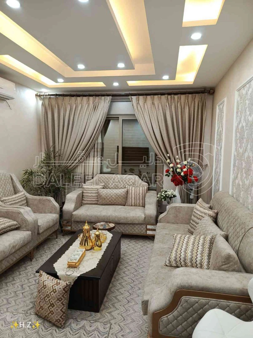 شقة في اربد شارع المعتصم 31 - 55,000 دأ - صورة 1