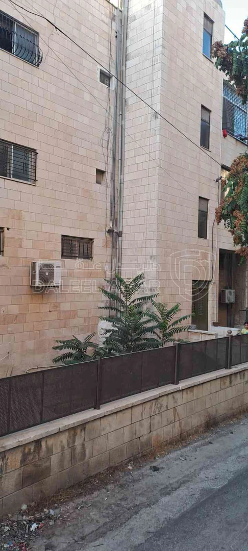 شقة في عمان خلف شارع غوشه بالقرب من مسجد أحد حي الرونق - 60,000 دأ - صورة 1