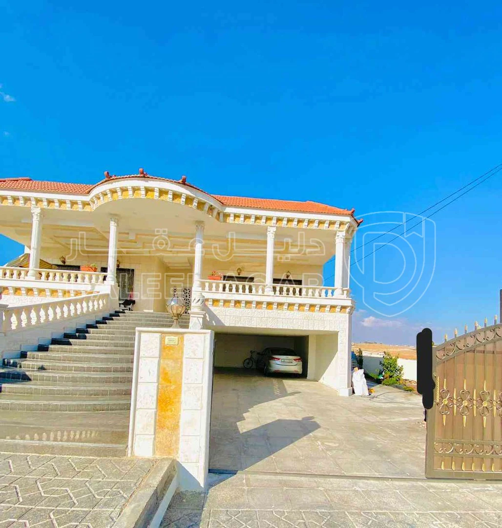 فيلا/منزل في   الدجنية طريق الزرقاء.. اربد بالقرب من محطة الكهرباء تبعد150م عن الشارع  - 95,000 دأ - صورة 1