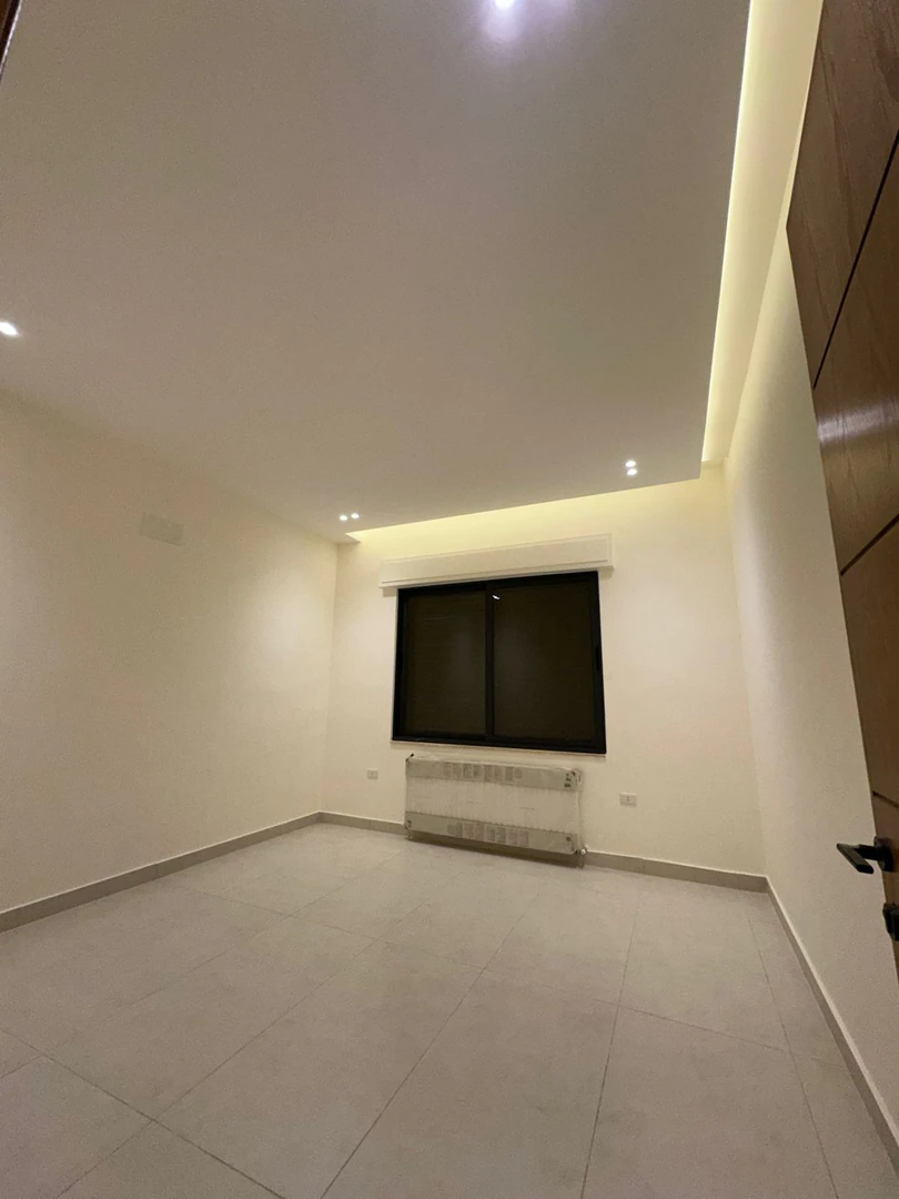 شقة في قرب اشارات حي الصحابه - 118,000 دأ - صورة 1