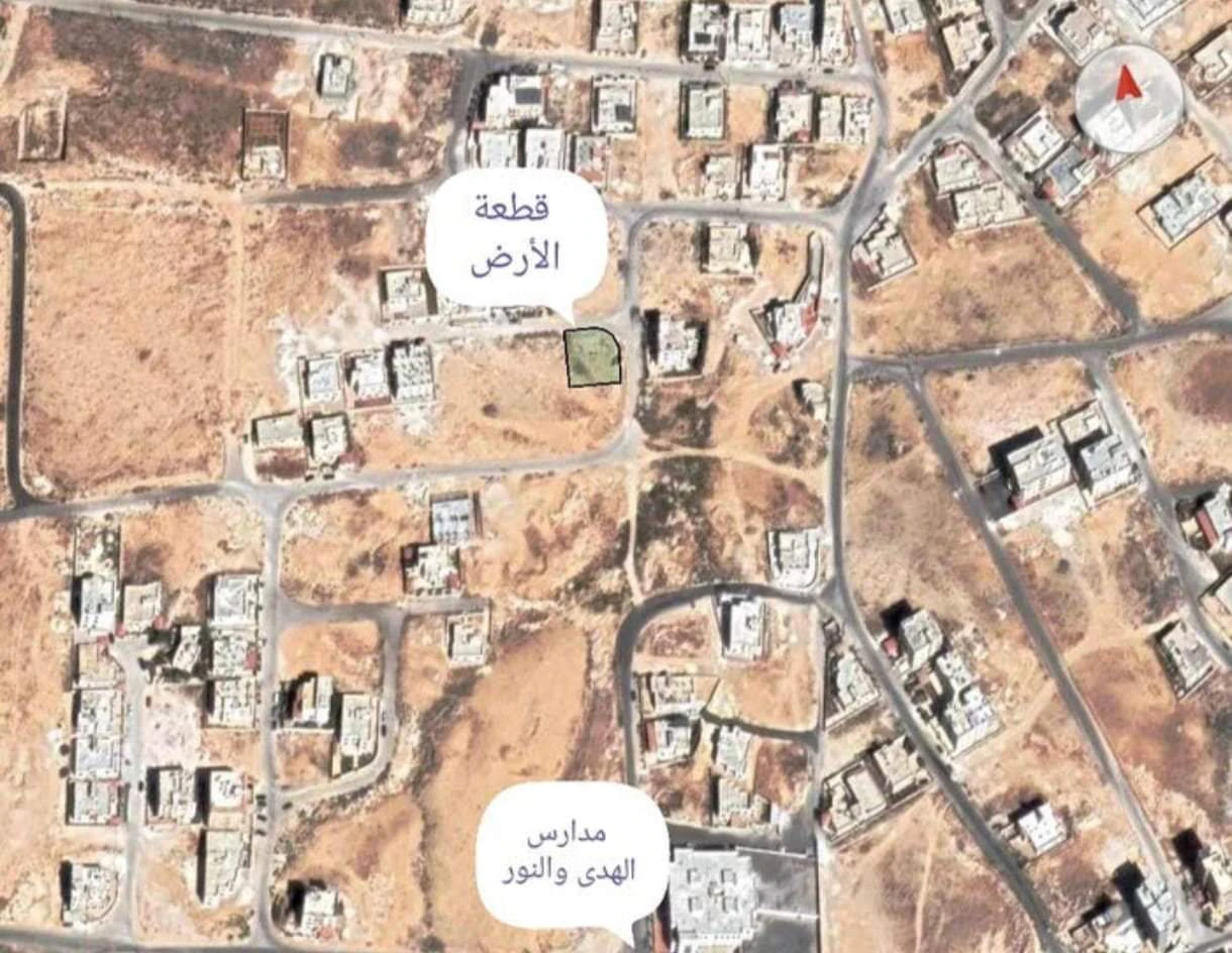 أرض في حي المسامير بالقرب من مدارس الهدى والنور - 69,000 دأ - صورة 1