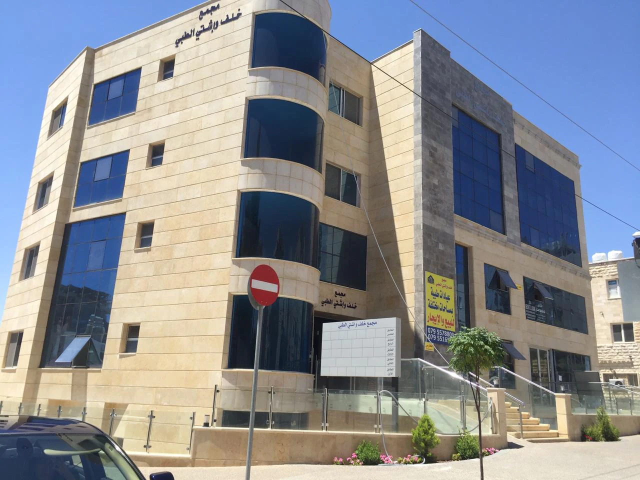 مكتب/تجاري في شارع الخالدي الطبي بجانب مستشفى الخالدي  - 56,000 دأ - صورة 1