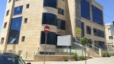 مكتب/تجاري في شارع الخالدي الطبي بجانب مستشفى الخالدي  - 56,000 دأ - صورة NaN