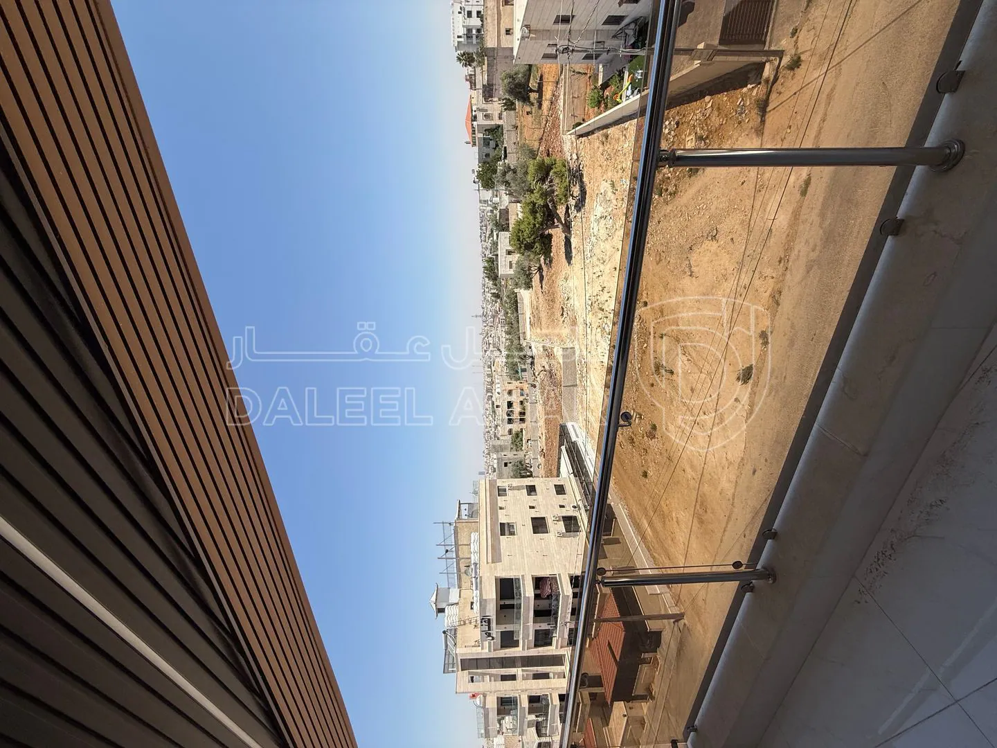 شقة في طريق المطار - شارع الخدمات  - 225,000 دأ - صورة 1