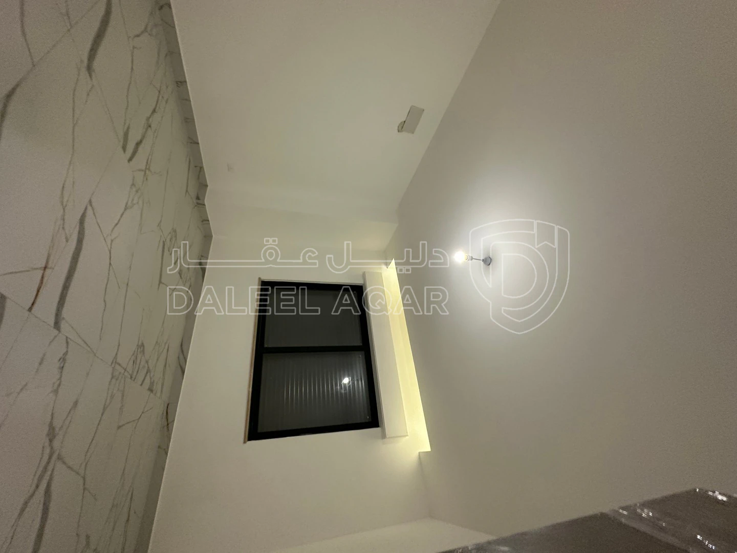 شقة في ضاحية النخيل قرب بنك اتحاد - 185,000 دأ - صورة 1