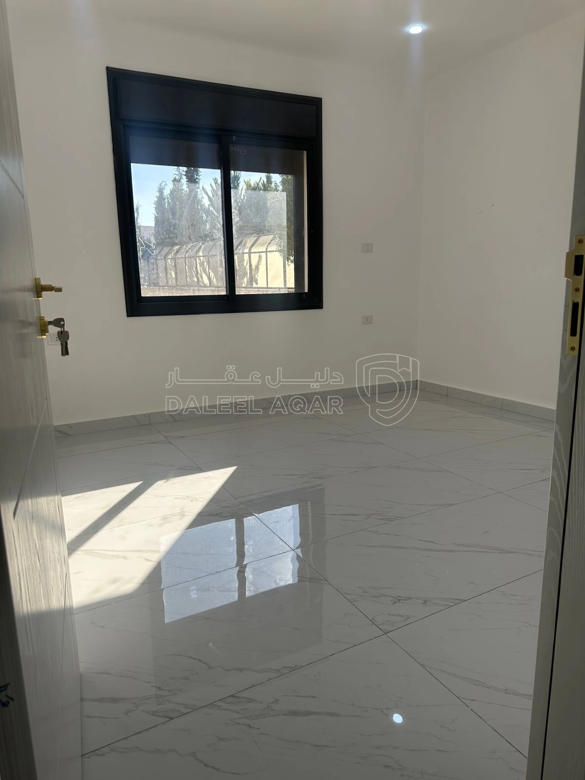شقة في شارع الحرية - قرب من مطعم ابو زغلة  - 55,000 دأ - صورة 1