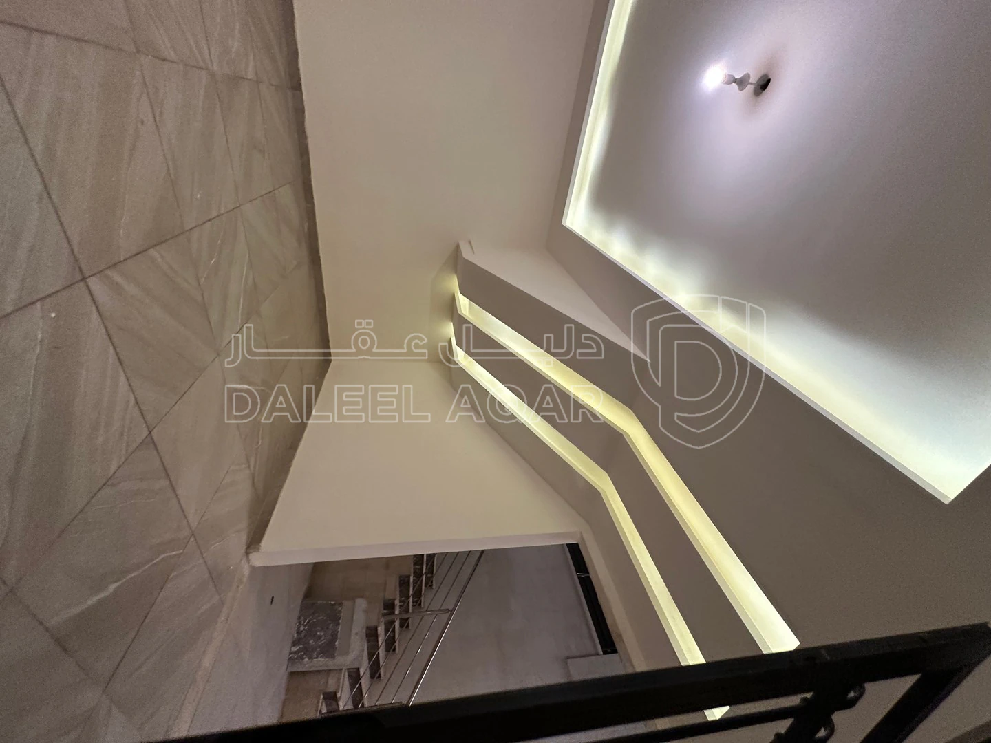 شقة في ضاحيه النخيل  - 125,000 دأ - صورة 1