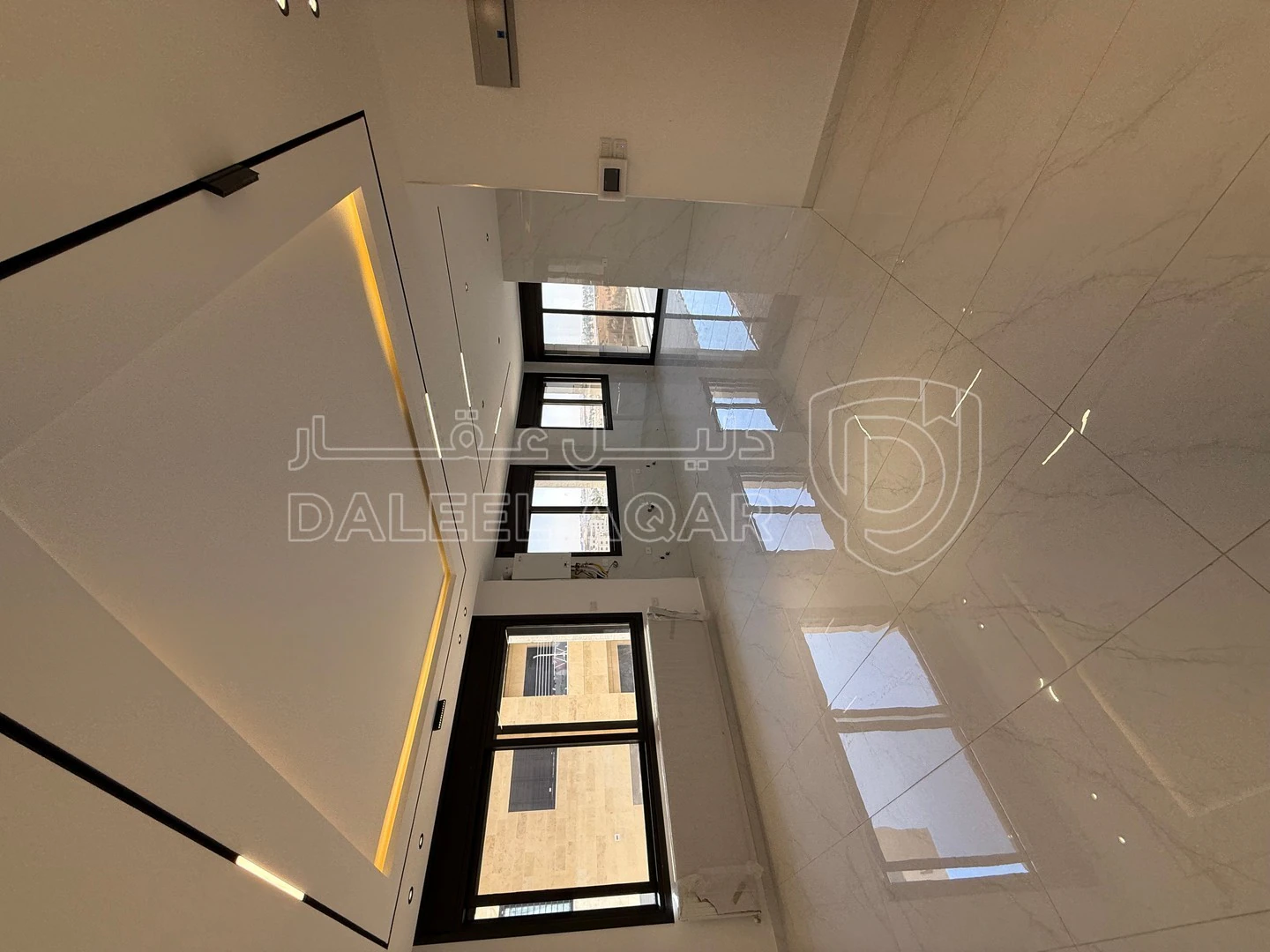 شقة في طريق المطار - شارع الخدمات  - 225,000 دأ - صورة 1
