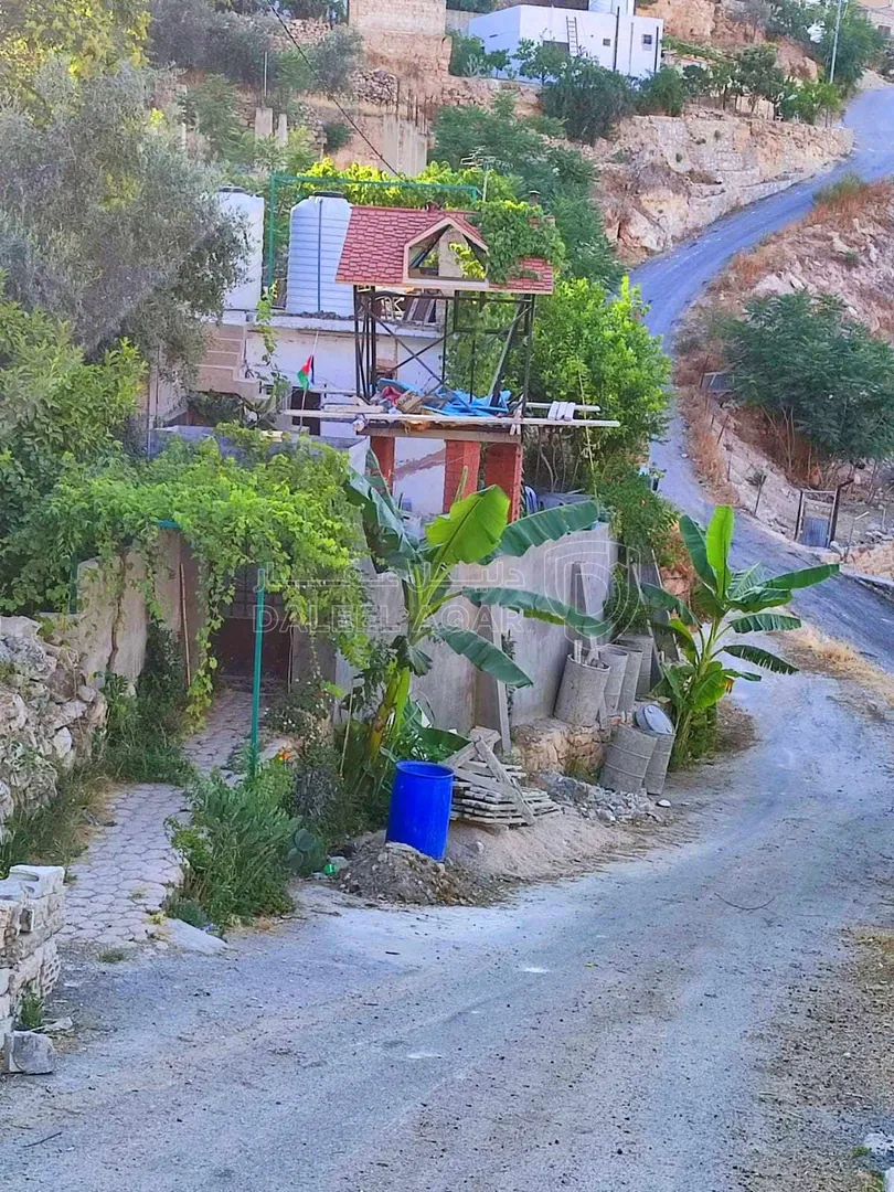 فيلا/منزل في سحم البلد قرب الجامع القديم - 11,000 دأ - صورة 1