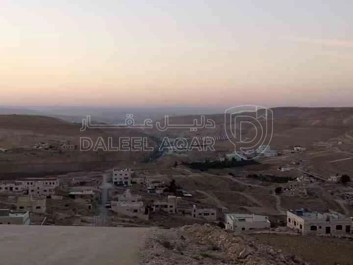 أرض في ارض للبيع شارع ال 100 مقابل كازيه شريم الجديدة وبلقرب من جمرك عمان الجديد وتتبع لشرق عمان خدمات امانه عمان الكبرى واصل كهرباء وبناء شوارع زفته لعند المشروع بلقرب من المدرسة - 15,000 دأ - صورة 1