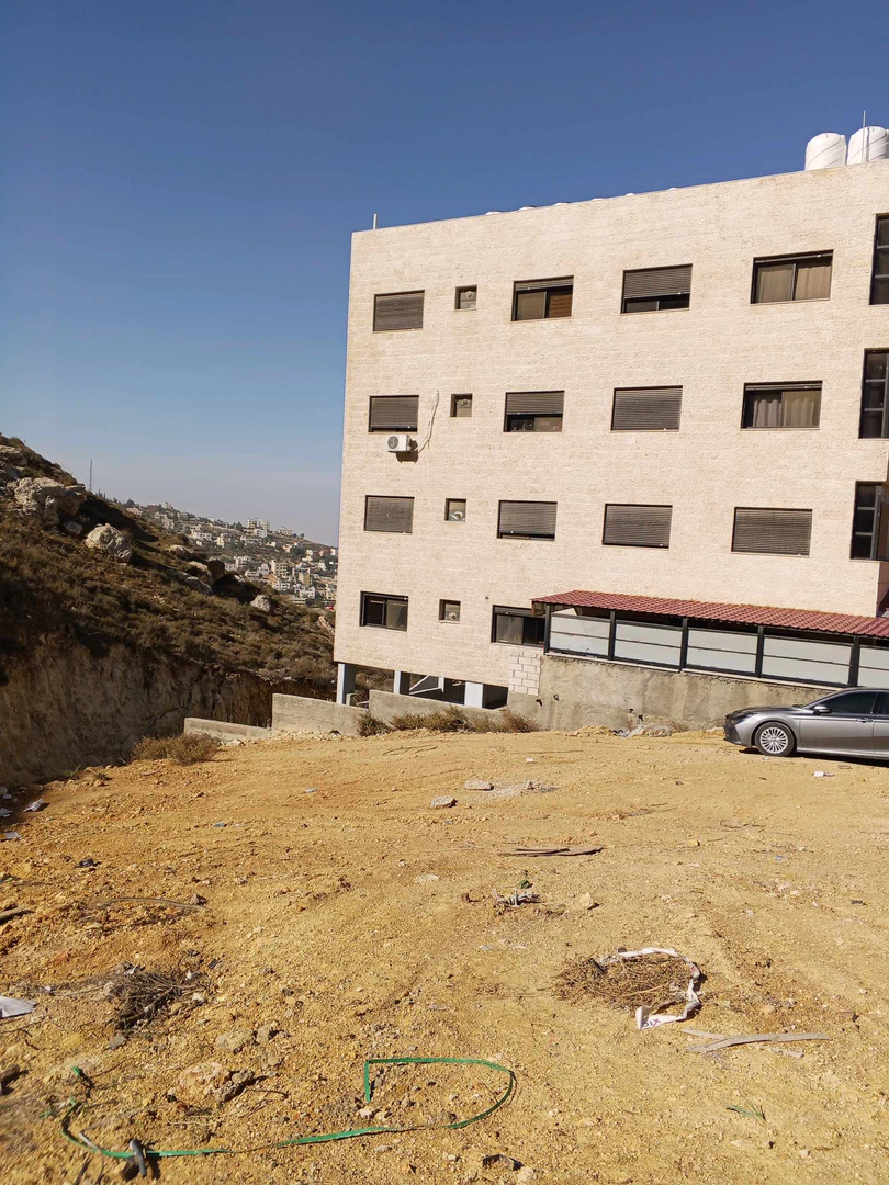 أرض في ناعور وادي الكبرى طريق السلام 500م - 85,000 دأ - صورة 1
