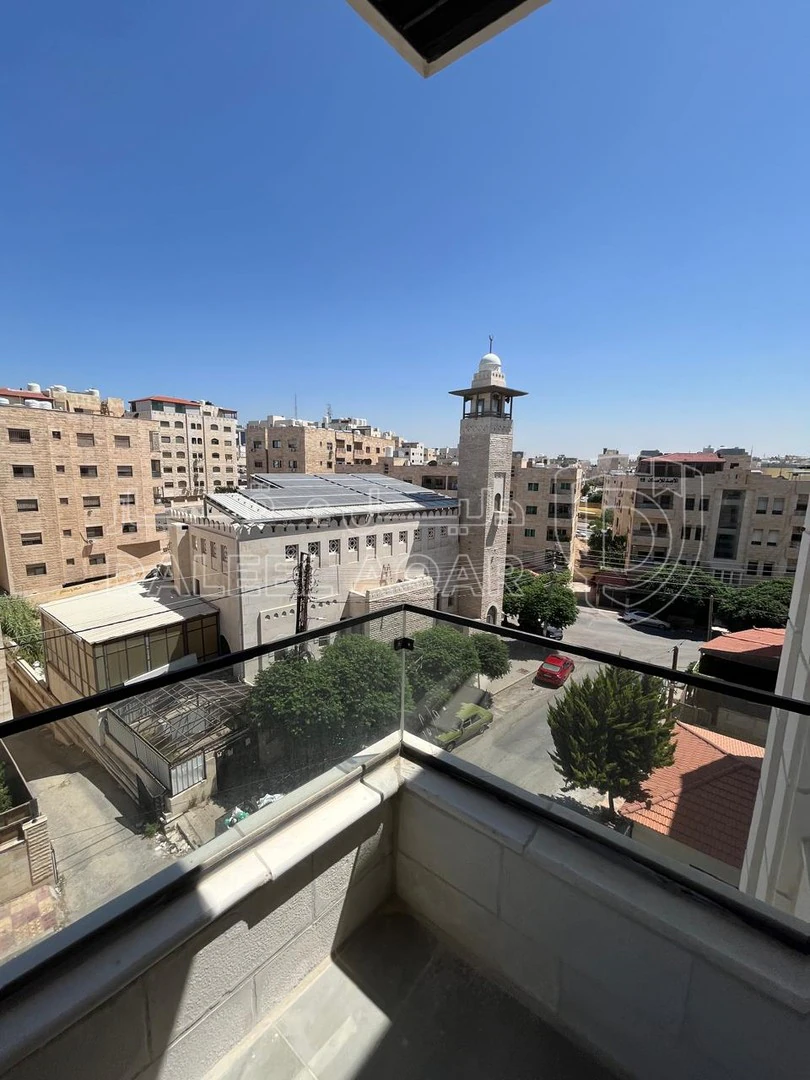 شقة في شقة للبيع ارضيه مع ترس - 105,000 دأ - صورة 1