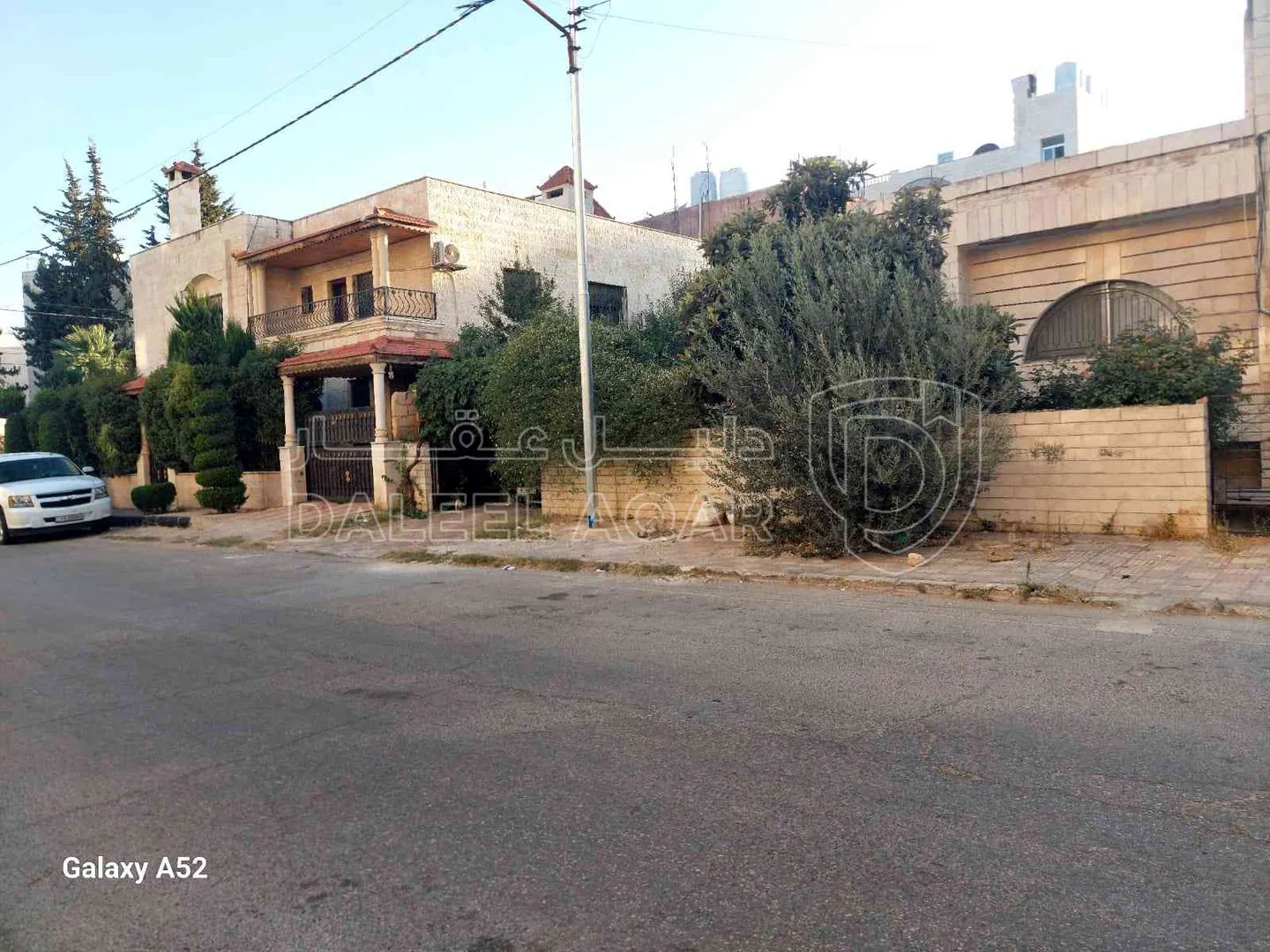 فيلا/منزل في عمان/البيادر/الجندويل/شارع الجيل/ بالقرب من مدرسة الفاروق  - 650,000 دأ - صورة 1