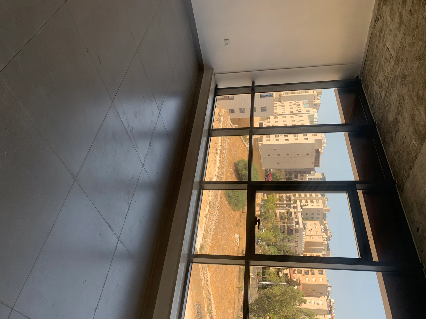 مكتب/تجاري في وادي صقرة، مقابل البنك العربي - 167,700 دأ - صورة 1