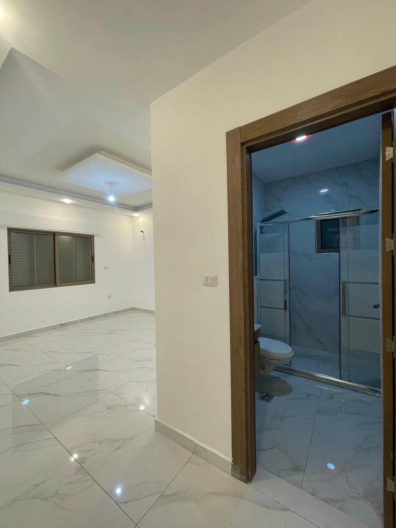 شقة في قرب الراعي مول - 55,000 دأ - صورة 1