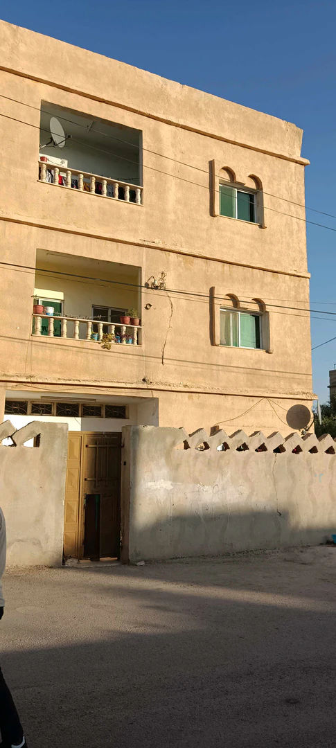 مبنى في النقيرة - 105,000 دأ - صورة 1