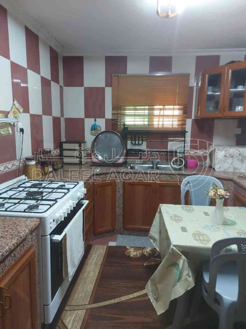 شقة في العاشرة الغربي مقابل مدرسة واحة الفكر الإسلامية - 36,000 دأ - صورة 1