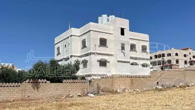مبنى في بيت للبيع في منطقت سلبود - 150,000 دأ - صورة NaN