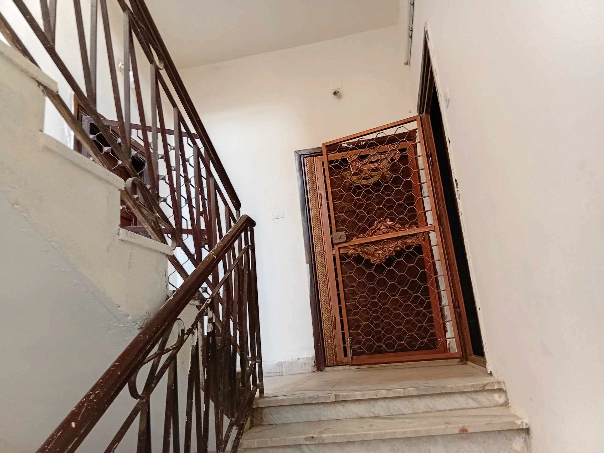 مبنى في الزرقاء الوسط التجاري  - 95,000 دأ - صورة 1