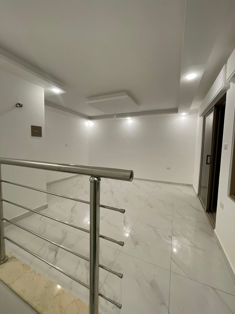 شقة في قرب الراعي مول - 65,000 دأ - صورة 1