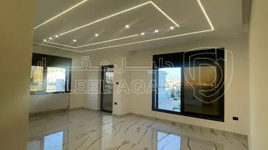 شقة - بالاقساط شقة طابق ثاني للبيع في تلاع العلي - 122000 دأ