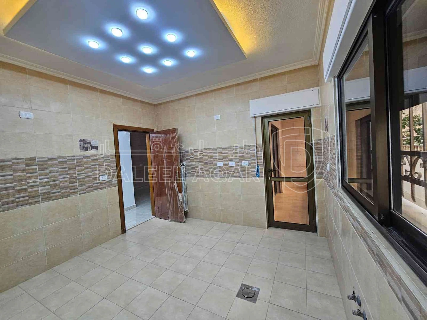شقة في عماره رقم 11 شارع نمر الحمود - 92,000 دأ - صورة 1
