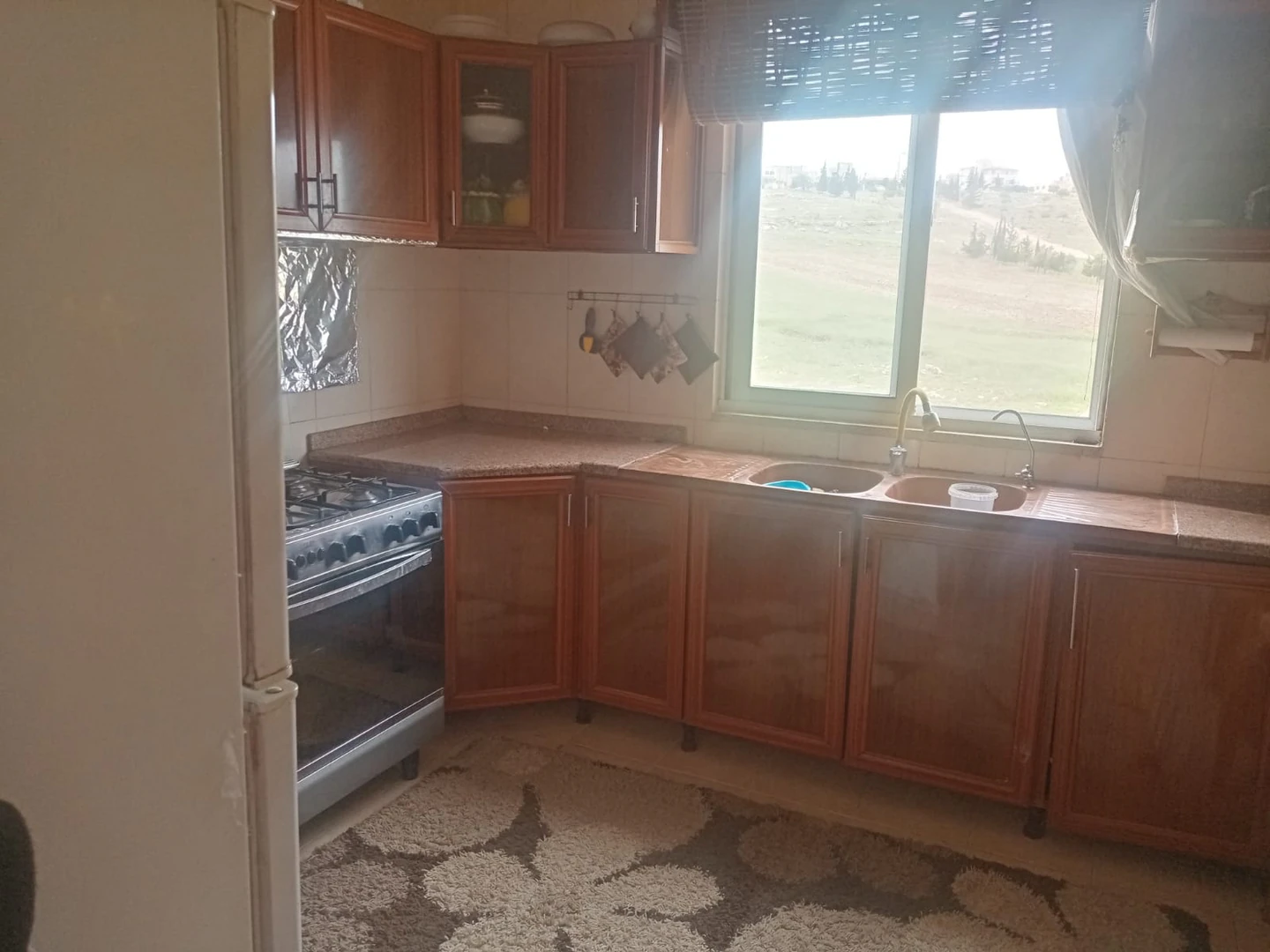 شقة في المستندة /سكن كريم/ مقابل مسجد كعب بن مالك - 21,000 دأ - صورة 1
