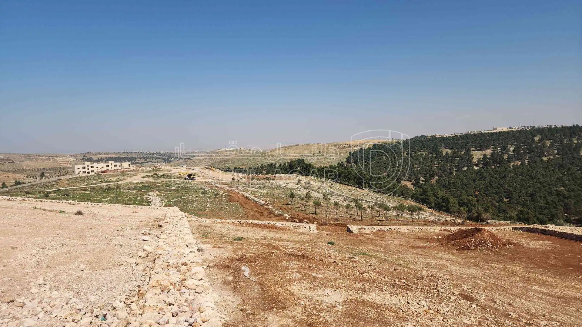 أرض في اتوستراد اربد عمان - 60,000 دأ - صورة 1